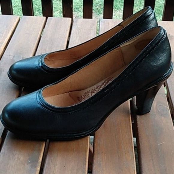 Sofft Shoes - Sofft Women's Black Leather High Heel Pumps Size 8M